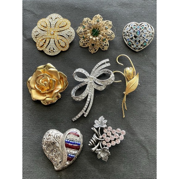 Modern Vintage Jewelry - Lot Of 8 Vintage To Modern Brooch Pins Some Signed Gold & Silver Tone